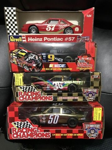 Lot 577: NASCAR Die-Cast 4 Car Collection - 3 Racing Champs