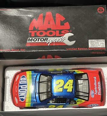Lot 586: Jeff Gordon #24 DuPont MAC Tools 1997 LE