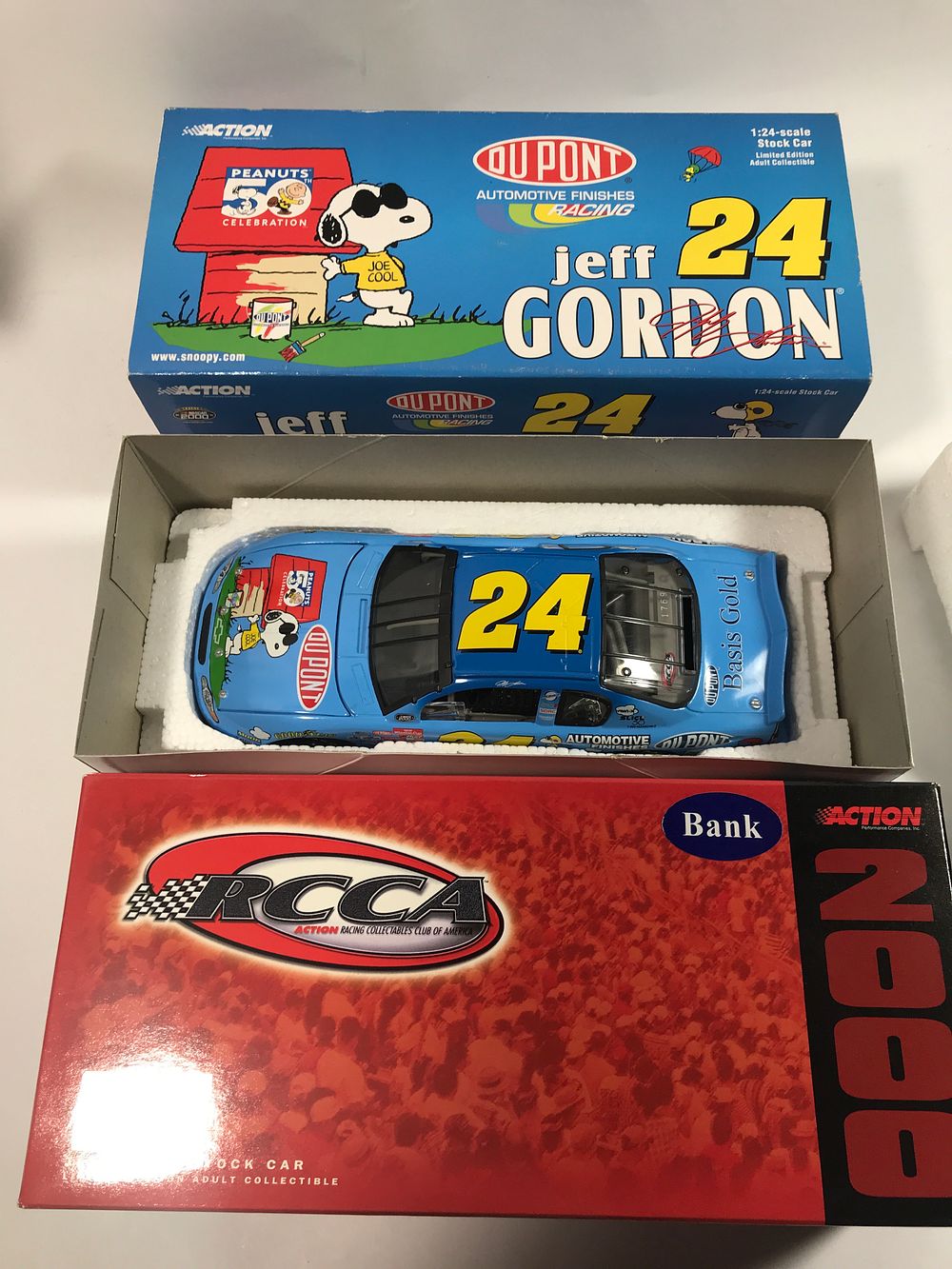 Lot 732: Jeff Gordon #24 DuPont Peanuts Limited Ed.