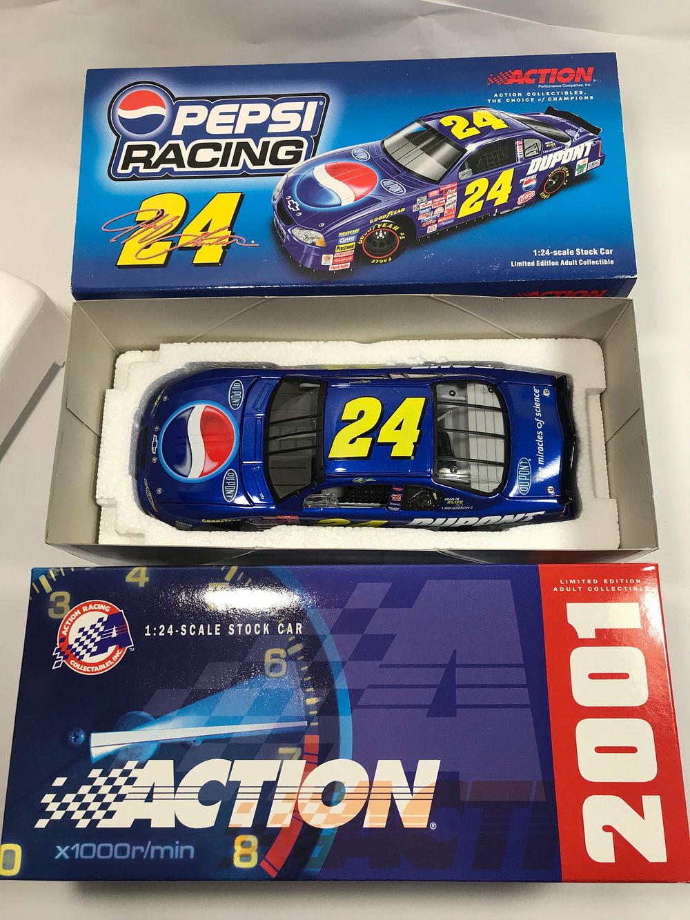Lot 733: Jeff Gordon #24 Pepsi 2001 Monte Carlo Diecast