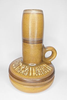 ברור חיל - ברור חיל. אגרטל קרמיקה ישראלית תוצרת חיל, מרשים בגודלו, תבנית אספנית, פריט מושך תשומת 