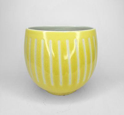 לפיד - לפיד. אגרטל קרמיקה ישראלית תוצרת מפעל לפיד, בעל צורה אובאלית בתבנית מוכרת ומיוחדת של המפעל 