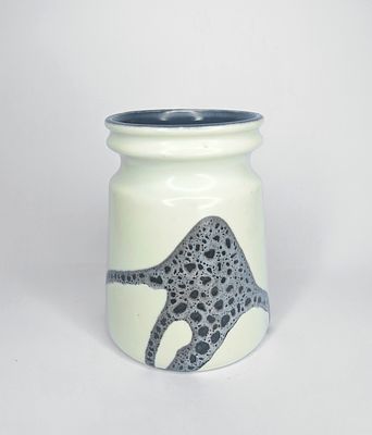 לפיד - לפיד. כד קרמיקה ישראלית תוצרת לפיד, מסדרת לבה. איור מובהק מכל צידי הכד. חתום