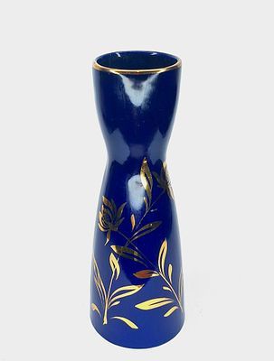 קדר - קדר קובלט. אגרטל קרמיקה ישראלית מתוצרת קדר, מסדרת הקובלט האופיינית, מעוטרת בזהב, שיטה המצריכה 