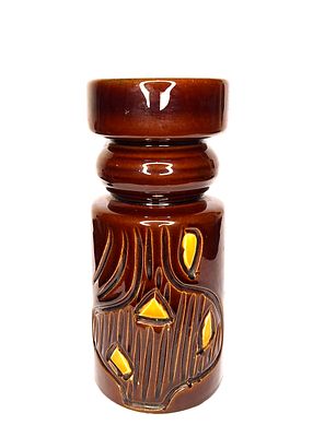 קרנת - קרנת. אגרטל קרמיקה ישראלית תוצרת קרנת, מהסדרה החומה המקושטת בצבעים וחריטות. כאן דוגמא מרהיבה 