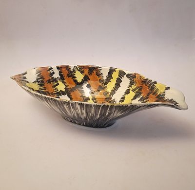 קדר - קדר. מגש קרמיקה ישראלית תוצרת קדר חרסינית. בעיטור מנומר מהמם.