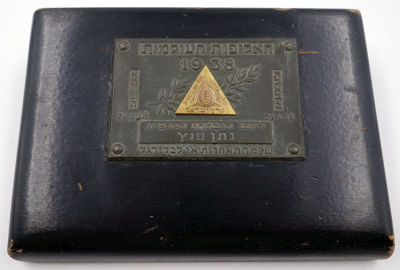 673