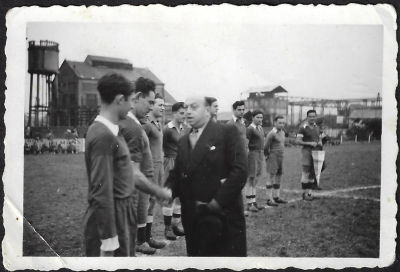 תצלום של נבחרת הבריגדה היהודית נגד מכבי בלגיה, 1945