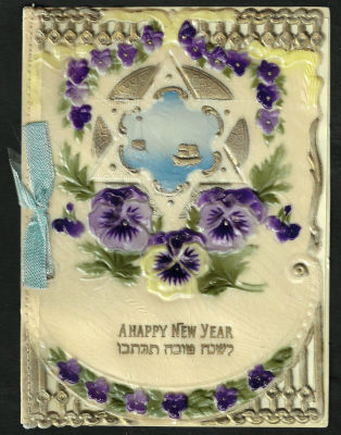 אגרת שנה טובה עשויה בקליט, כיתוב: "לשנה טובה תכתבו", כתובה באנגלית וביידיש, תוצרת גרמניה. מידות: 