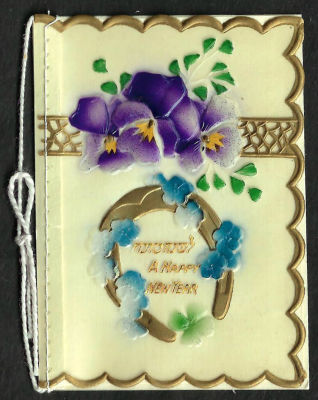 אגרת שנה טובה עשויה בקליט, כיתוב: "לשנה טובה", כתובה באנגלית, תוצרת גרמניה