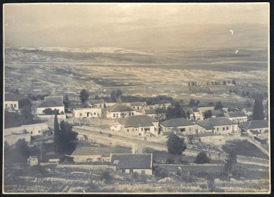 זולטן קלוגר - תצלום של יישוב בצפון, ככל הנראה משנות השלושים-ארבעים. מידות: 22 ס"מ * 16 ס"מ. הצלם: 