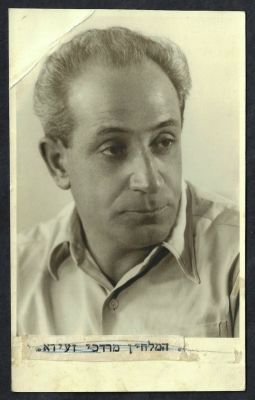 מרדכי זעירא - תצלום סטודיו של המלחין מרדכי זעירא, (1905-1968), ככל הנראה משנות החמישים