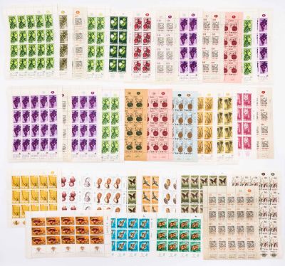 לוט 50 גיליונות שלמים של בולי ישראל בנושאי החי והצומח : פרפרים, חיות,פרחים וכו. הגליונות במצב 