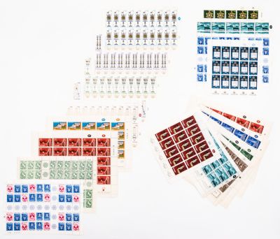 לוט 23 גיליונות שלמים של בולי ישראל. הגליונות במצב טוב ונלקחו מאוסף שכלל ברובו את שנות החמישים 