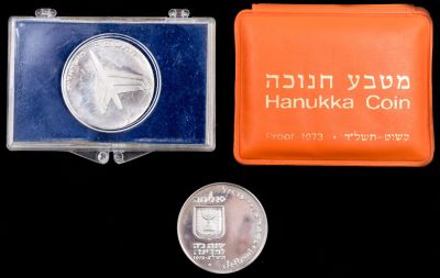 לוט 3 מטבעות זכרון עשויים כסף, ישראל. 1. מטבע 10 לירות. תעופה, 1972, כסף 900. משקל: 26 גרם. 2. 