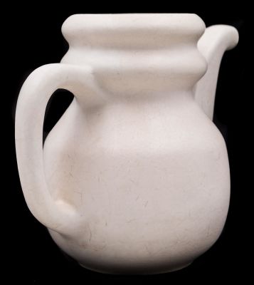 בית היוצר - קומקום תוצרת בית היוצר, חתום צבי. גובה: 20.5 ס"מ