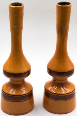 בית היוצר - זוג פמוטים תוצרת בית היוצר, עיצוב יוצא דופן, גוונים כתום וחום, יכולים לשמש גם כאגרטלים 