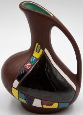 קרמוס - אגרטל תוצרת קרמוס, מעוטר בצבעי אמייל, חתום, נושא מדבקת מס קנייה. גובה: 12 ס"מ