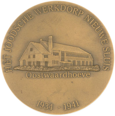 מדליה יודאיקה הולנדית נדירה. המדליה מנציחה את הקמת האנדרטה ב 1989 לזכר חוות ההכשרה Nieuwesluis 