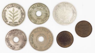 לוט 7 מטבעות מנדט: 1. מטבע 1 מיל, 1940. 2.מטבע 1 מיל אחד, 1943. 3. מטבע 10 מיל, 1940. 4. מטבע 