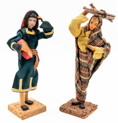 צברה - לוט 2 בובות דמויות נשים, תוצרת צברה, מדבקות מס קניה. מצב מצוין. גובה: 20 ס״מ