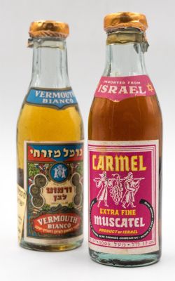 כרמל מזרחי - לוט 2 בקבוקי יין תוצרת כרמל מזרחי, מהדורה מיוחדת לציון השקת ספינת חיל הים, אח"י רשף 