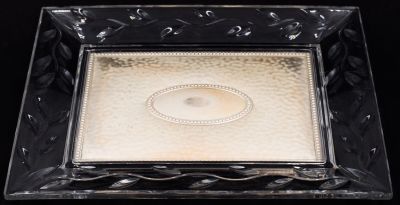 צלחת דקורטיבית, שילוב כסף 925 וזכוכית. תוצרת כסופים, חתומה. מידות: 27 ס״מ * 21.5 ס״מ