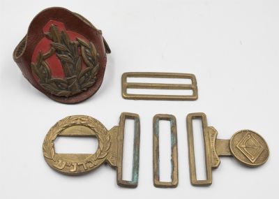 לוט שני פריטי צה״ל: 1.דרגת רס״ר, "שעון", עשויה עור. 2. אבזם חגורה, גדנ״ע