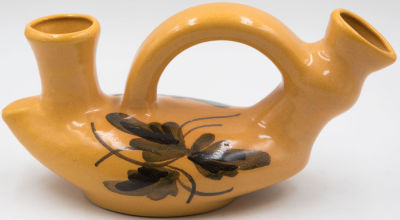 קרנת - אגרטל דו קני, תוצרת קרנת, מעוטר ביד. אורך: 21 ס"מ * גובה: 10 ס"מ