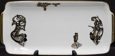 נעמן - צלחת הגשה תוצרת נעמן, סצינות תנכיות בדומה לפריט הקודם, חתומה. מידות: 34 ס"מ * 16 ס"מ