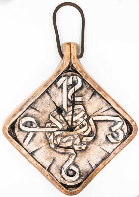 בית היוצר - שעון קיר לתליה תוצרת בית היוצר, חתום במדבקת יצרן ומדבקה של א. ויסוף, לא נבדקה תקינות. או 