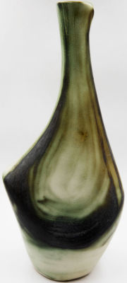 חרסה - אגרטל תוצרת חרסה, עיצוב מרהיב, לא חתום. גובה: 32 ס"מ * רוחב: 14 ס"מ