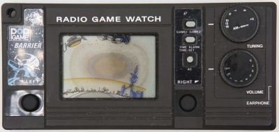 גיים-בוי RADIO GAME WATCH - BARRIER, ראשית שנות השמונים, משלב משחק עם תחנות רדיו. מצב טוב מאוד. 