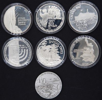 לוט 7 מדליות כסף שונות, החברה הממשלתית למדליות ולמטבעות: 1. מנהרת החשמונאים, כסף 935, משקל: 26 