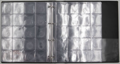 אלבום לשמירת מטבעות הכולל עשר דפיות (בכל דפית 20 מקומות למטבעות). מצב טוב