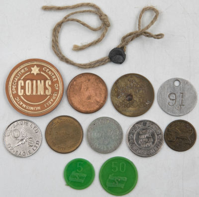 לוט 12 טוקנים שונים ישראל ויודאיקה. כולל: שני אסימוני בקליט שונים של חברת הספנות החיפאית 