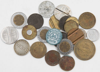 לוט 23 טוקנים מהעולם כולל: רכבת תחתית, טלפון ציבורי ועוד