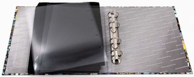 אלבום לקיטלוג סמלים וסיכות, כולל 5 דפים ו-3 מחיצות, לא נעשה בו שימוש. מצב מושלם