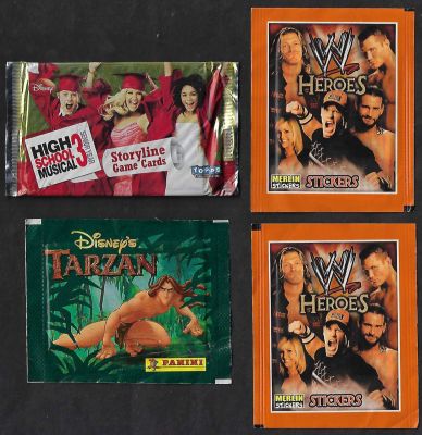 לוט 4 מעטפות של קלפי אלבומים שהופצו בישראל: 1. מעטפה סגורה ומלאה של טרזן. 2. שתי מעטפות של WWF 