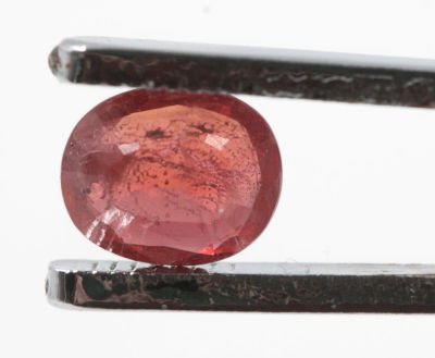 ספיר טבעי אדום, 1.09 קראט, 6.7 * 5.6 מ"מ, ספיר אדום נדיר יותר מהכחול ושני בנדירותו רק לספיר 
