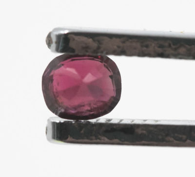 רובי טבעי, 0.33 קראט, 4.2 * 3.5 * 2.8 מ"מ, הערכה 100-150 דולר