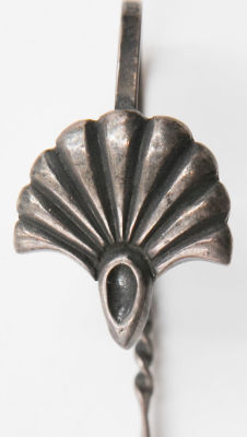 סימניה עשויה כסף סטרלינג 925 הנושאת תבליט של צדף, הוצאה מיוחדת של מוזיאון ישראל, חתום כסף 925. או 