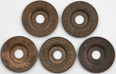 לוט הכולל 5 אסימוני נחושת לטלפון ציבורי, תשי"ג