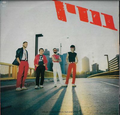 בנזין - תקליט בנזין, עשרים וארבע שעות, הוצאת סי.בי.אס, 1982. מצב התקליט: EX