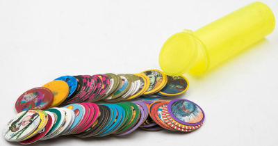 סט פוגים לאספן המתחיל, הכולל קופסא ייעודית לפוגים ופצצים. המארז כולל עשרות פוגים מסדרות שונות 