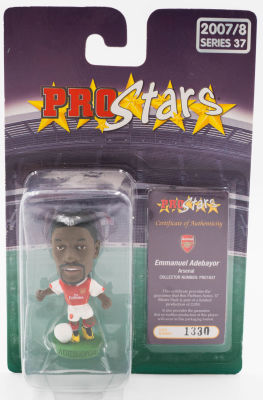 עמנואל אדבאיור - בובה של שחקן ארסנל, עמנואל אדבאיור, עונת 2007-08, סדרה 37, מהדורה מוגבלת. ממוספר 