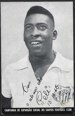 פלה - גלויה של גדול כדורגלני תבל, פלה, הנושאת את חתימתו המקורית וכן הקדשה מ-15 באוקטובר 1965. בגב 