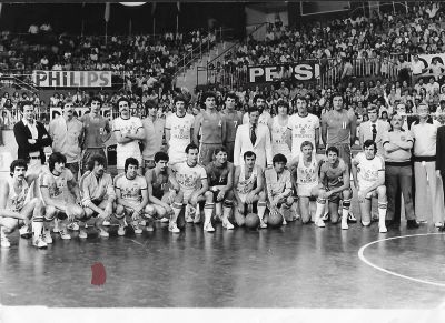 מיקי ברקוביץ - תצלום נדיר של שחקני הכדורסל של ריאל מדריד ונבחרת אירופה, ביניהם מיקי ברקוביץ' וטל 