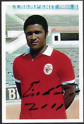 אוזביו - תצלום של כוכב בנפיקה הפורטוגלית, אוזביו, הנושא את חתימתו בטוש. אוזביו, גדול שחקני בנפיקה 