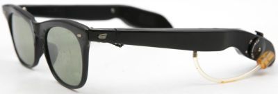 נדיר! משקפי רדיו - RADIO SPECTACLES. משקפי שמש שהם רדיו הכולל אוזניה, 1965, מארז מקורי